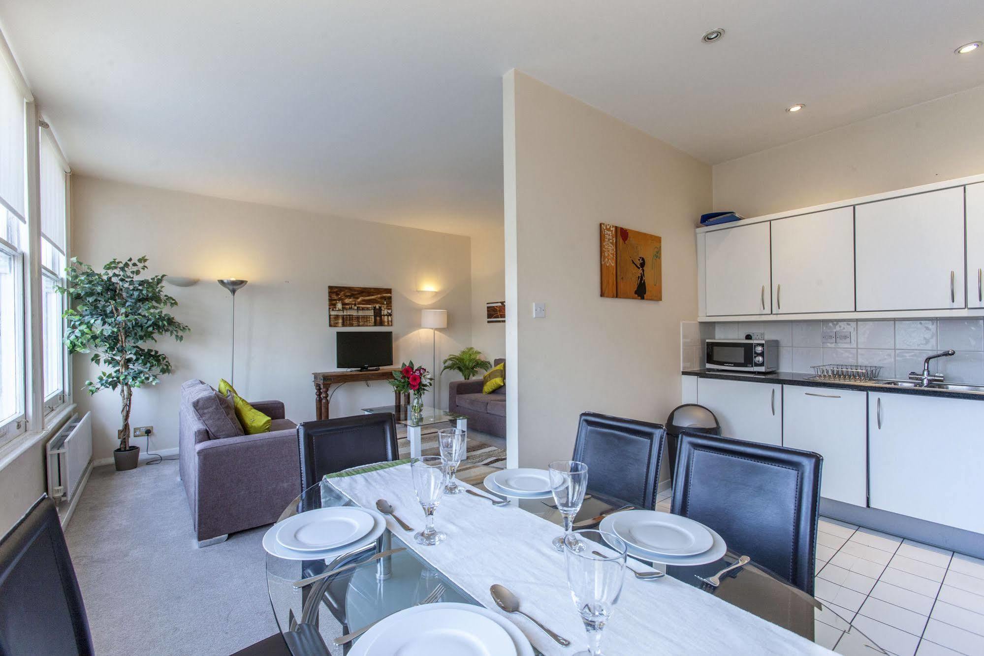 Club Living - Barbican Apartments London Eksteriør billede